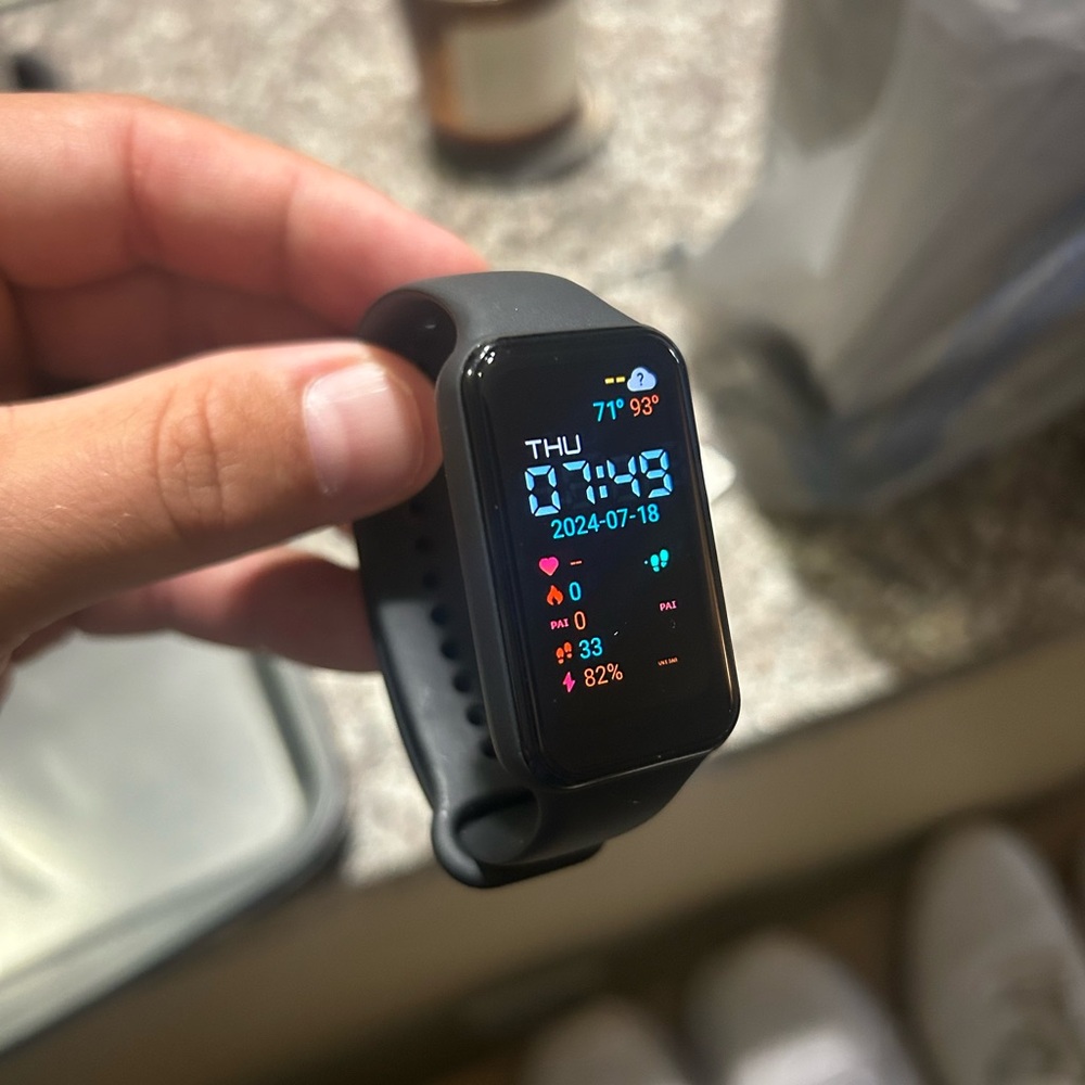 Amazfit Band 7, used for less than a month. In new condition.